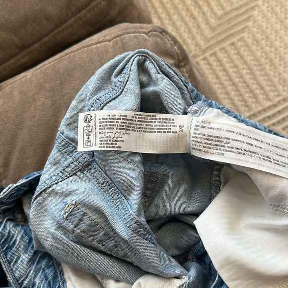 Hollister Blue Wide Leg Flare Jeans - Picture 13 of 13